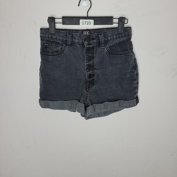 Urban Outfitters BDG Mom High Rise Button Fly Cuffed Shorts Size 27 Black Denim - Picture 1 of 9